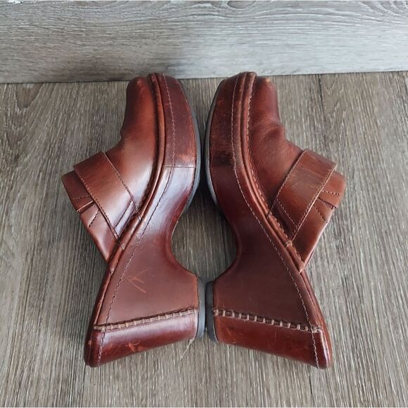 ARIAT Womens Sz 6.5 B Brown Leather Heeled Horseshoe Buckle Slip-On Clogs - Picture 6 of 9